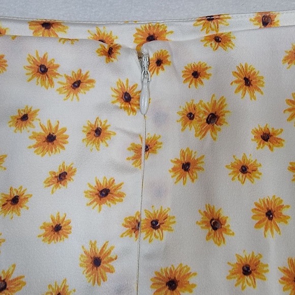 NWT WeWoreWhat Revolve Ditsy Daisies Mini Slip Skirt Sz S Ivory Multi Floral - Picture 10 of 11